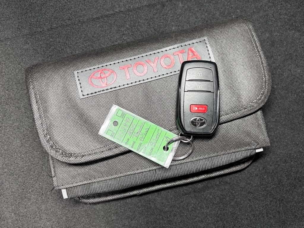 2025 Toyota Prius Prime view 20