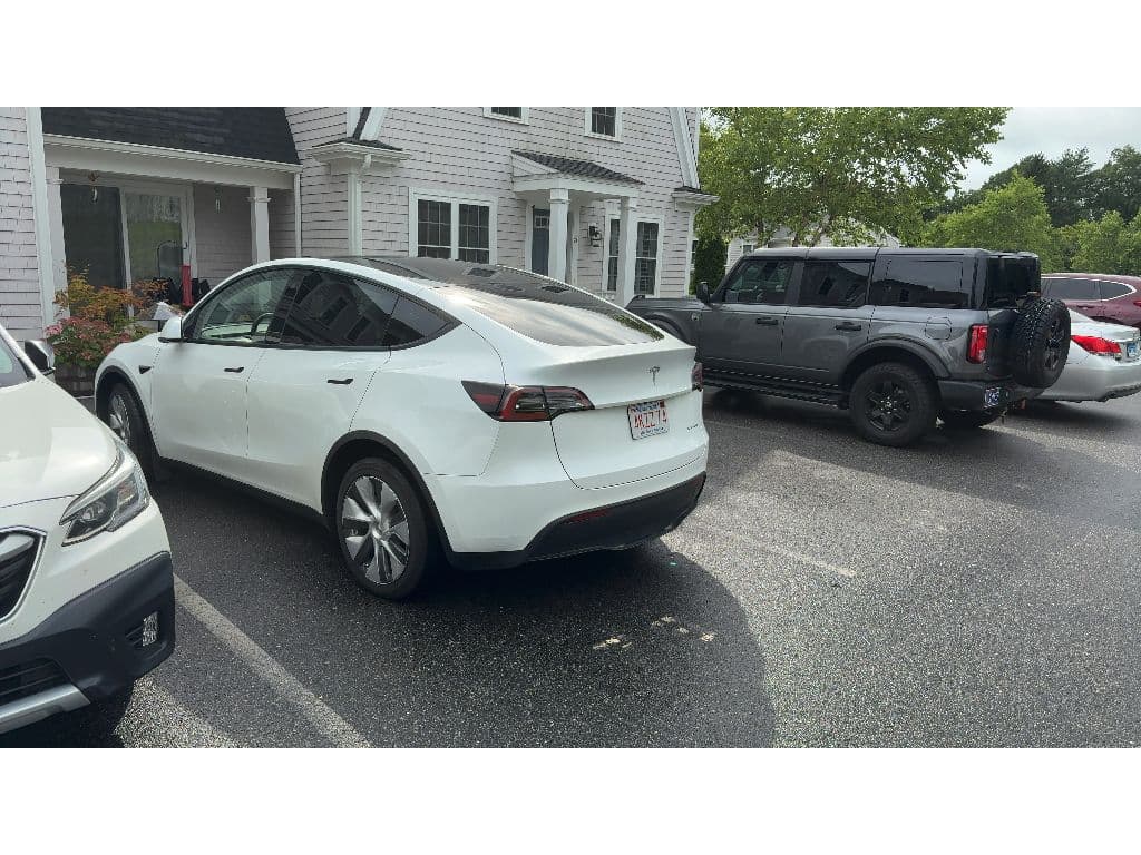 2023 Tesla Model Y view 4