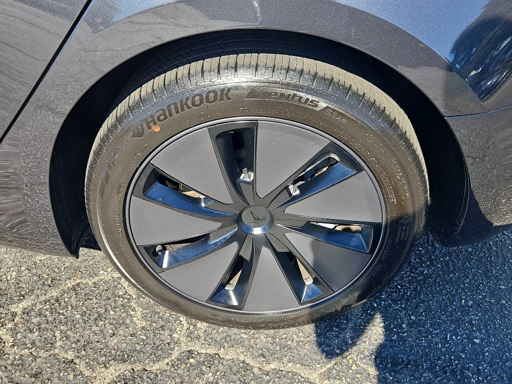 2025 Tesla Model 3 view 30