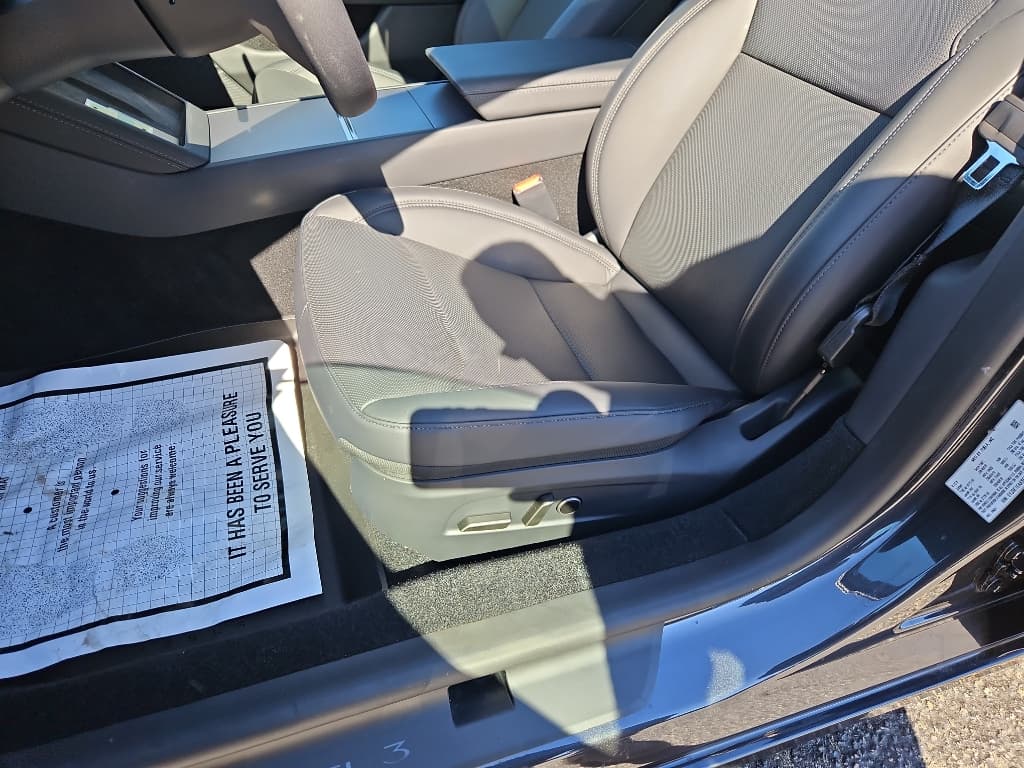 2025 Tesla Model 3 view 7