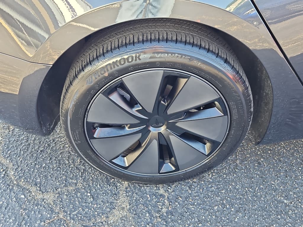 2025 Tesla Model 3 view 32