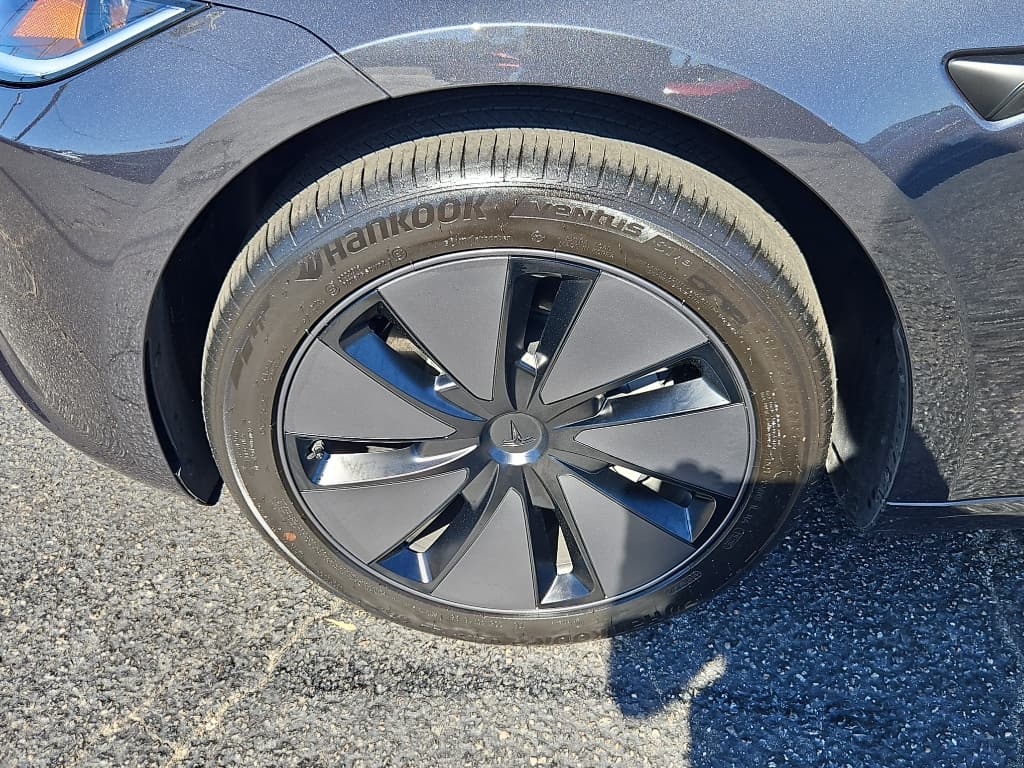 2025 Tesla Model 3 view 28