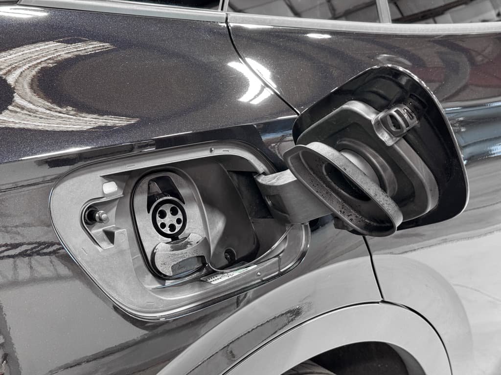 2023 Volkswagen ID.4 view 5
