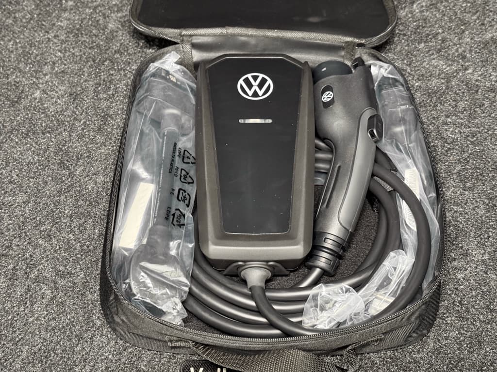 2023 Volkswagen ID.4 view 6