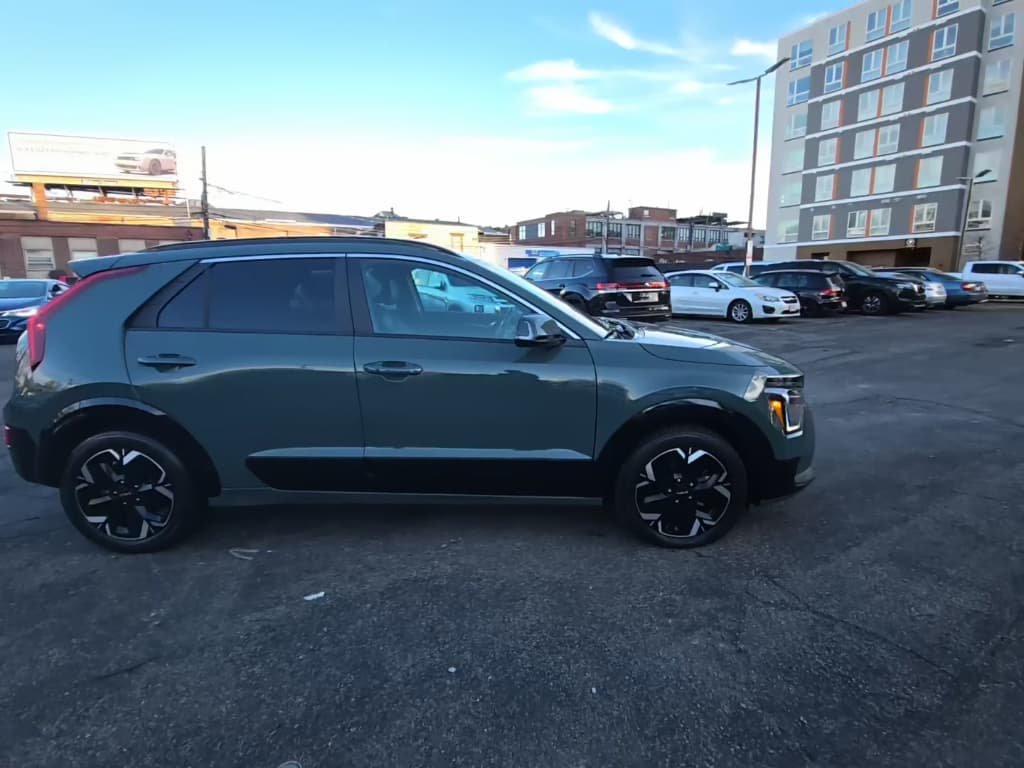 2023 Kia Niro EV view 4