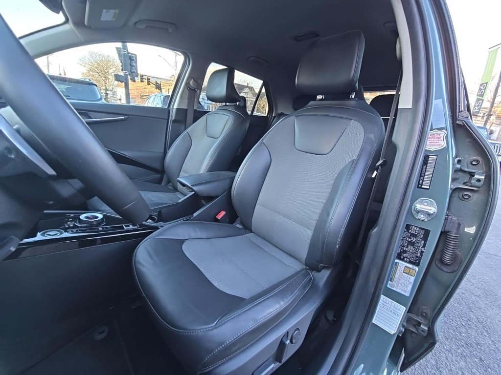 2023 Kia Niro EV view 5
