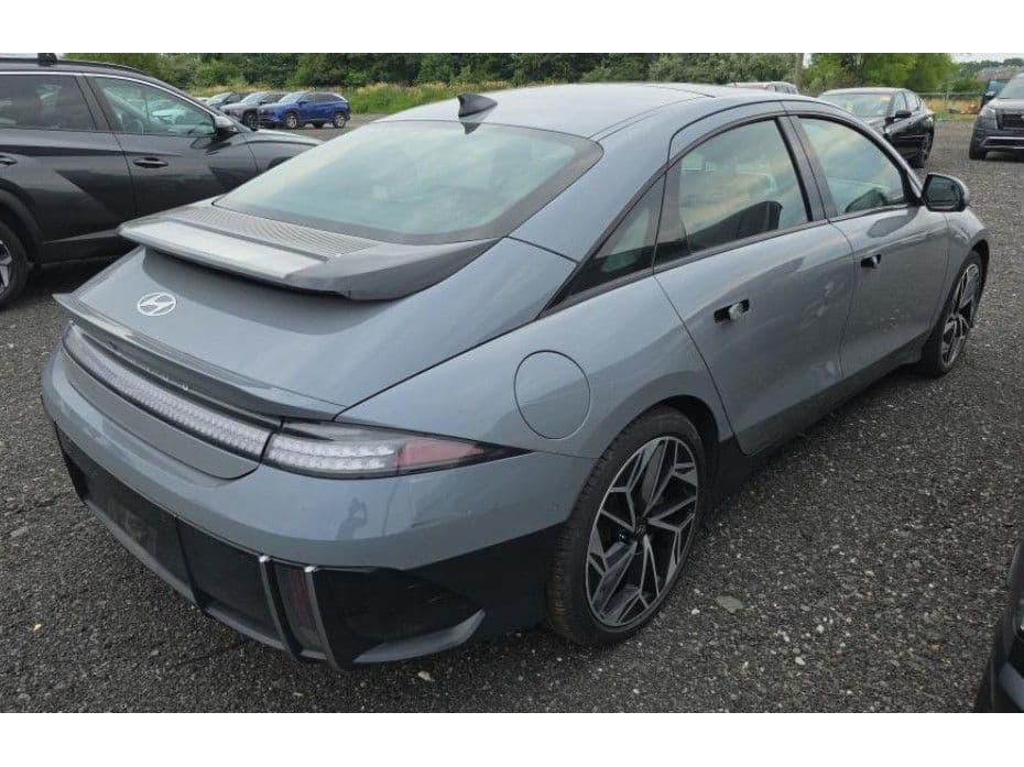 2024 Hyundai IONIQ 6 view 3