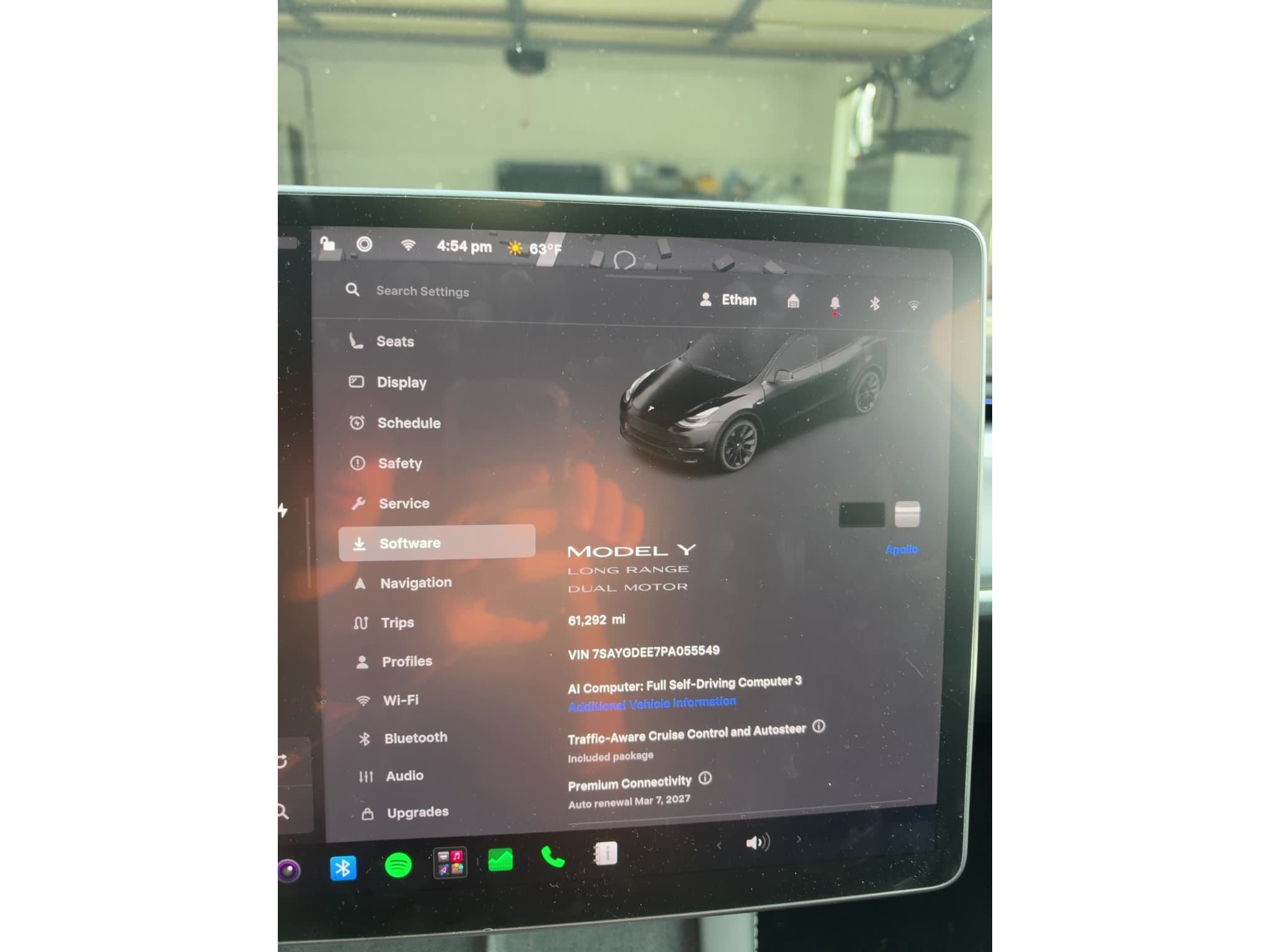 2023 Tesla Model Y view 4