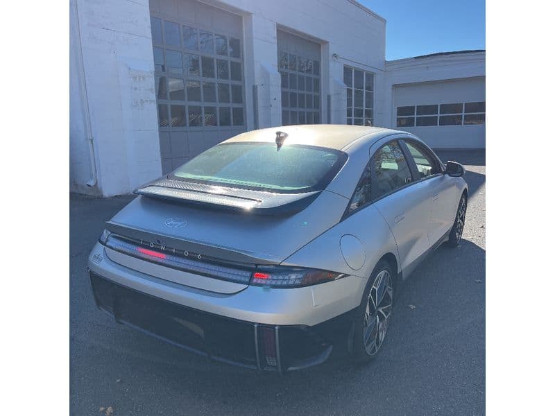 2024 Hyundai IONIQ 6 view 3