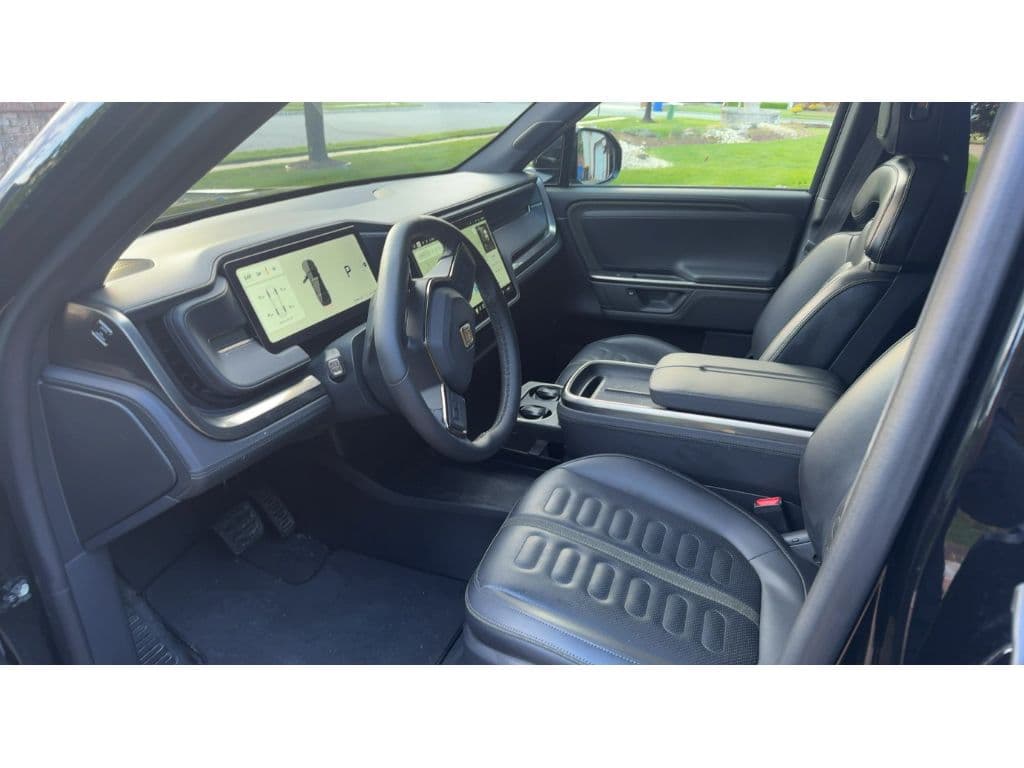 2025 Rivian R1S view 5