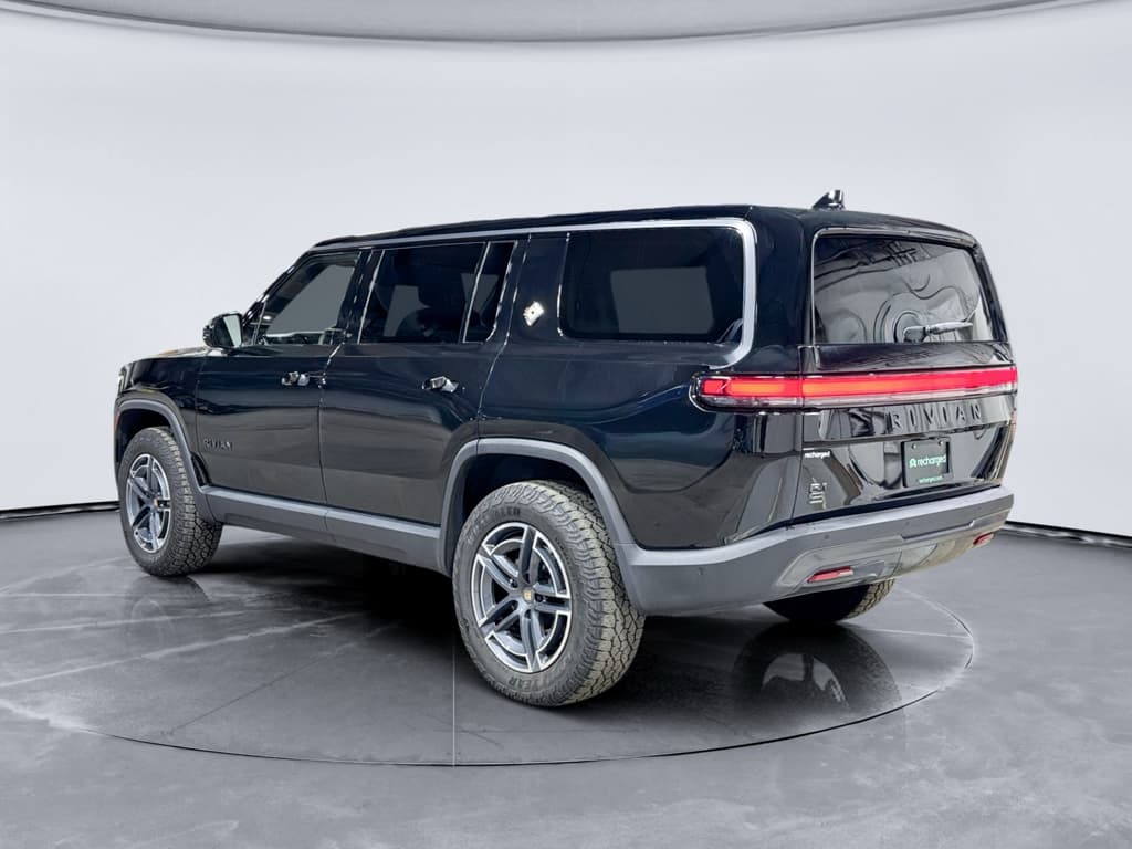 2025 Rivian R1S view 2