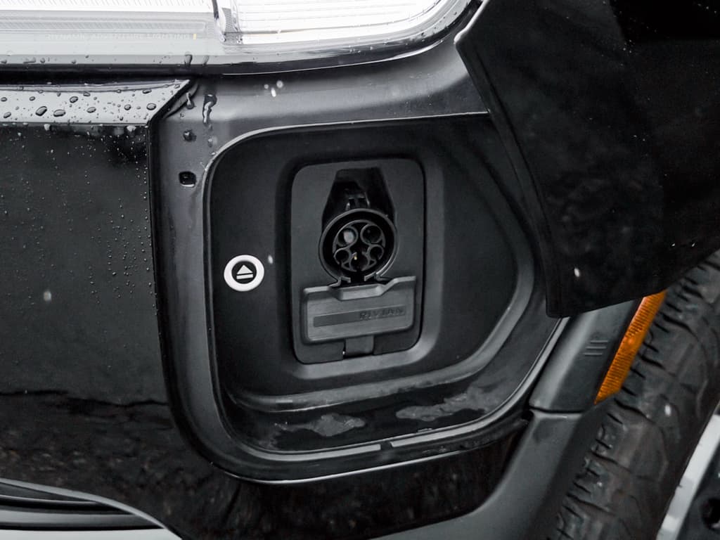 2025 Rivian R1S view 5