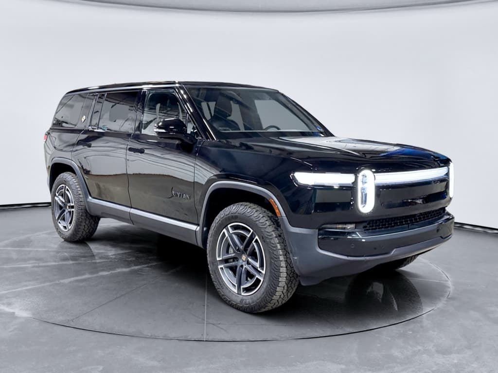 2025 Rivian R1S view 4