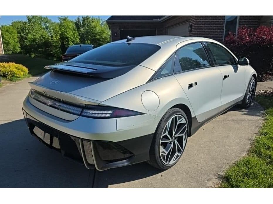 2024 Hyundai IONIQ 6 view 3