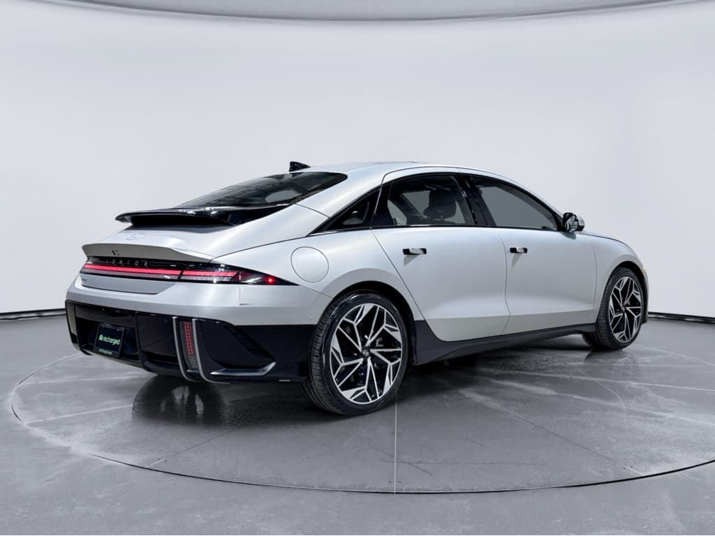 2024 Hyundai IONIQ 6 view 3