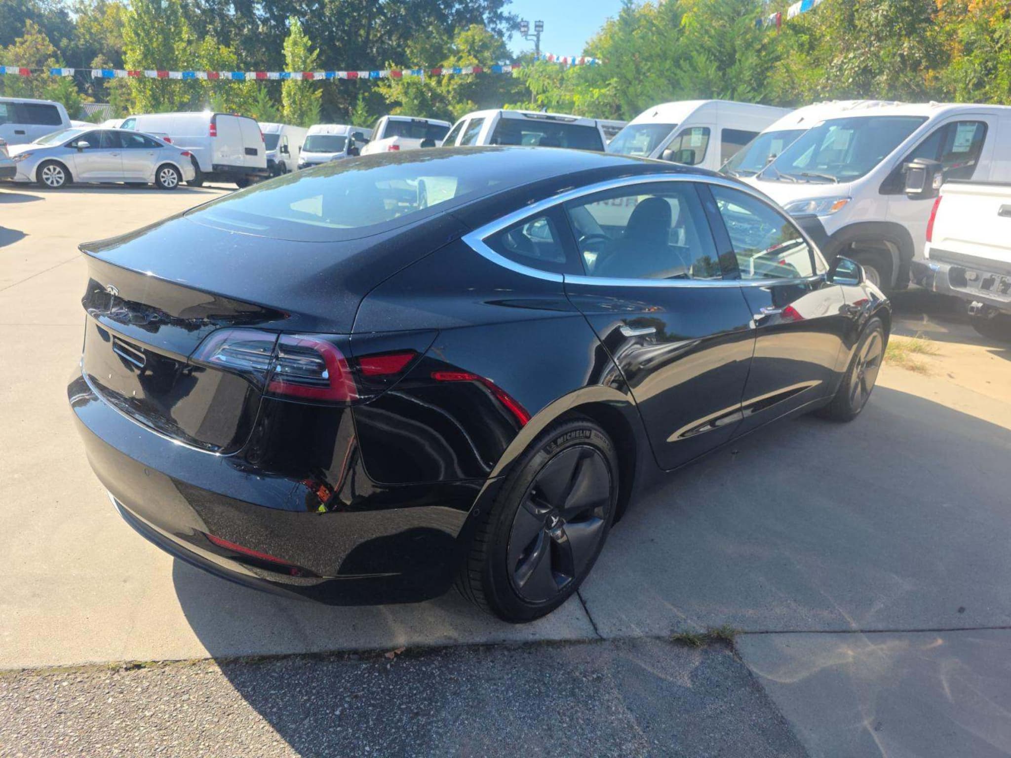 2018 Tesla Model 3 view 3