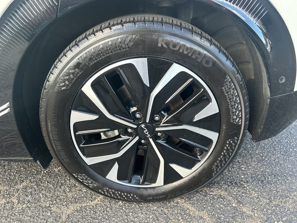 2022 Kia EV6 view 29