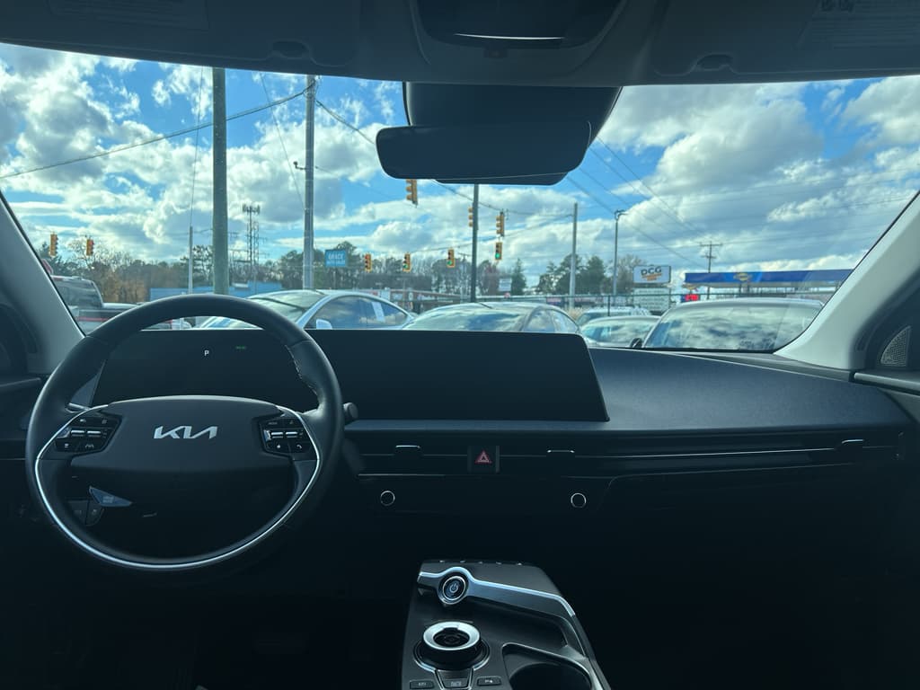 2022 Kia EV6 view 14