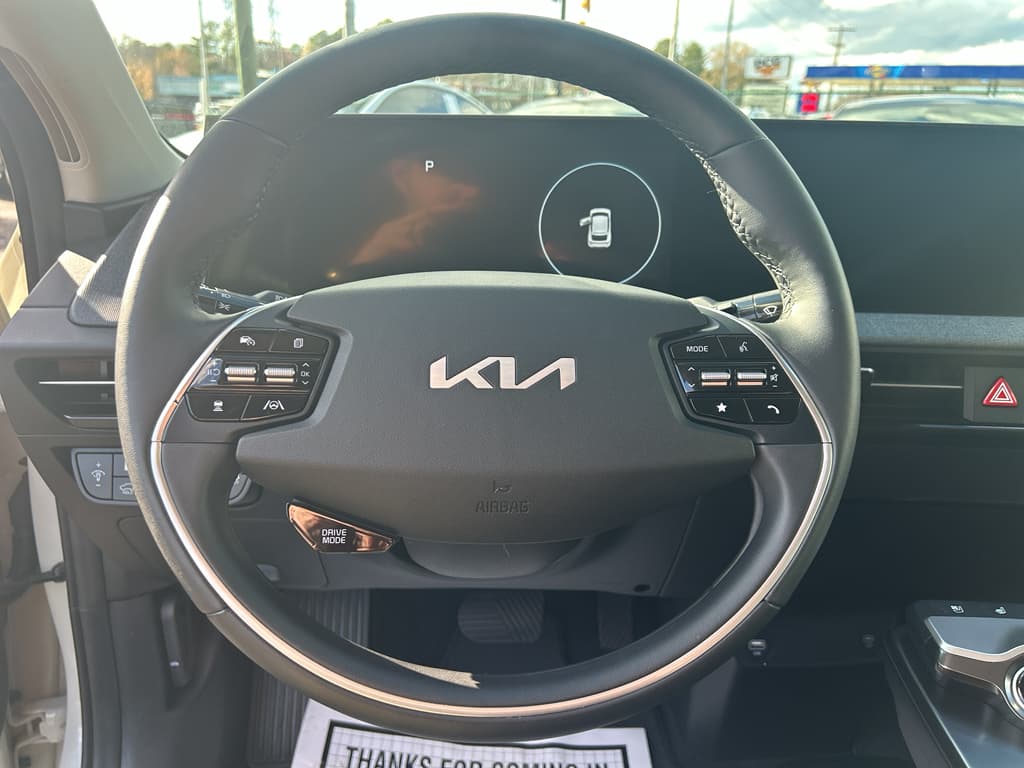 2022 Kia EV6 view 8
