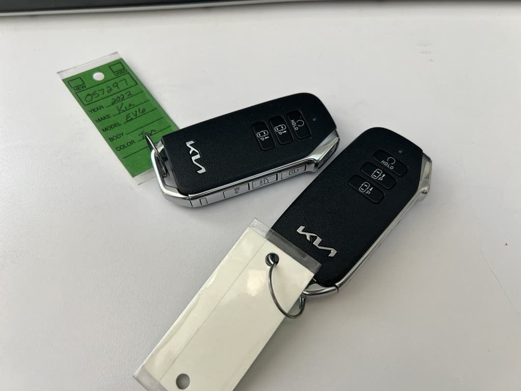 2022 Kia EV6 view 17