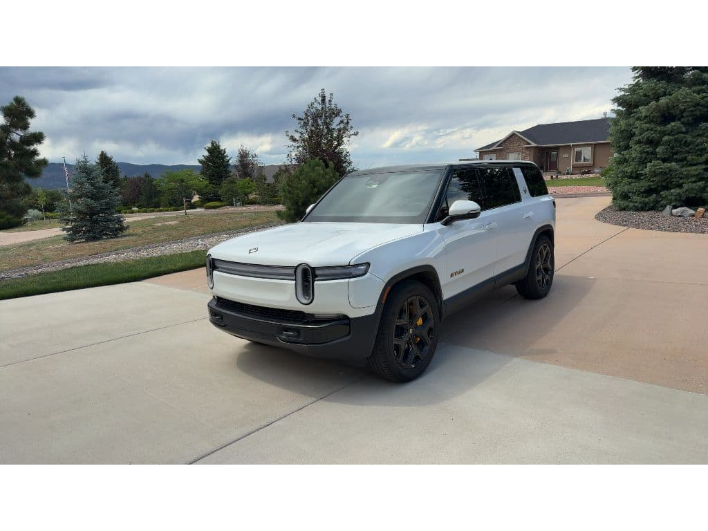 2025 Rivian R1S