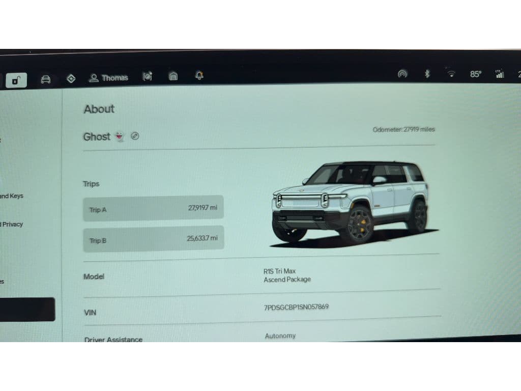 2025 Rivian R1S view 7