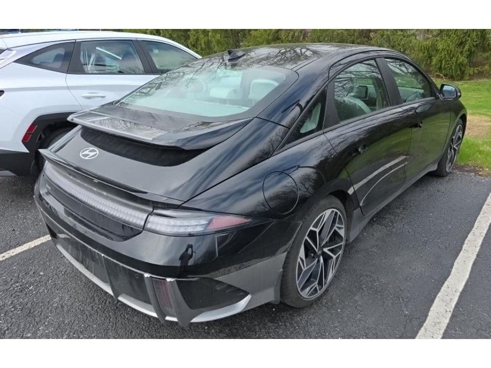 2024 Hyundai IONIQ 6 view 3