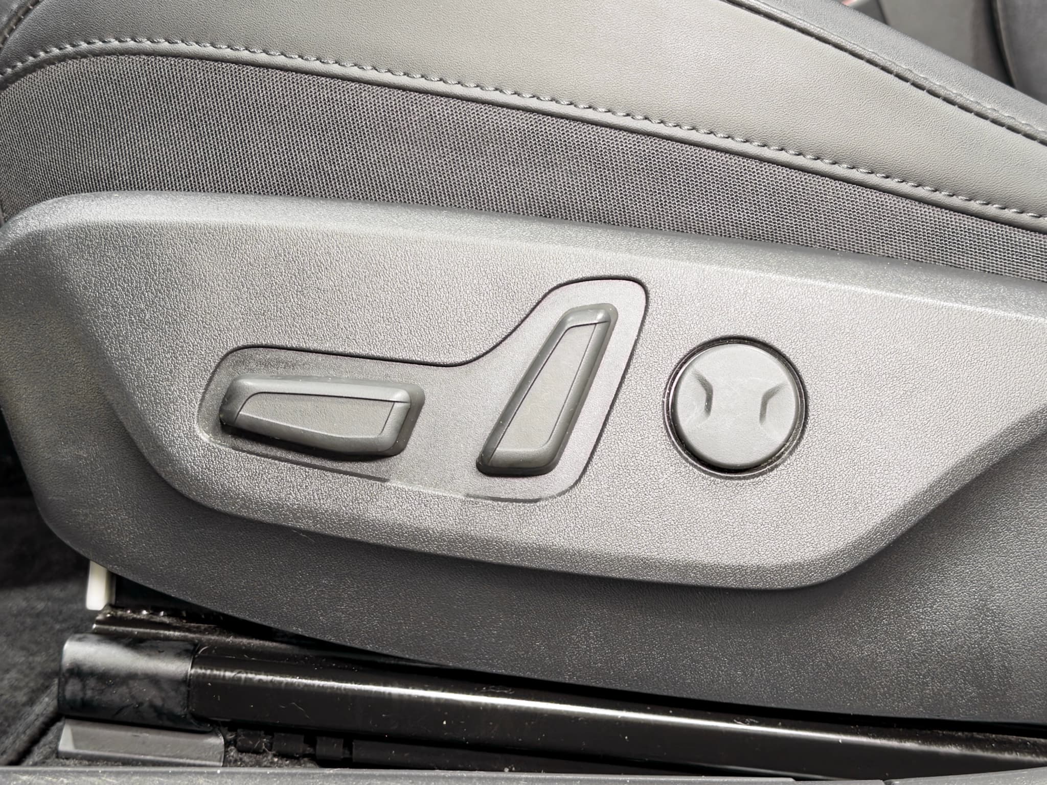 2023 Kia Niro EV view 6