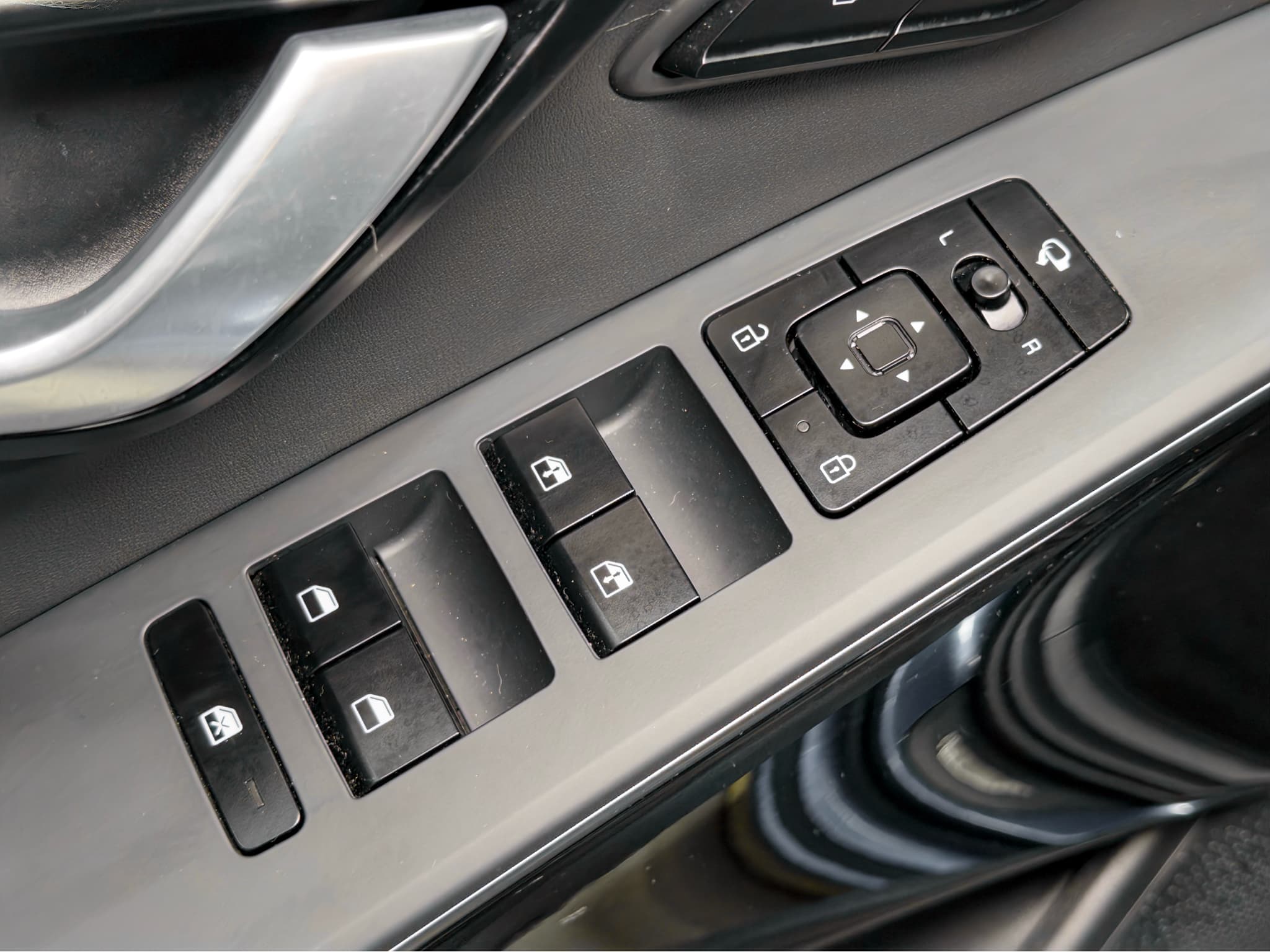 2023 Kia Niro EV view 7