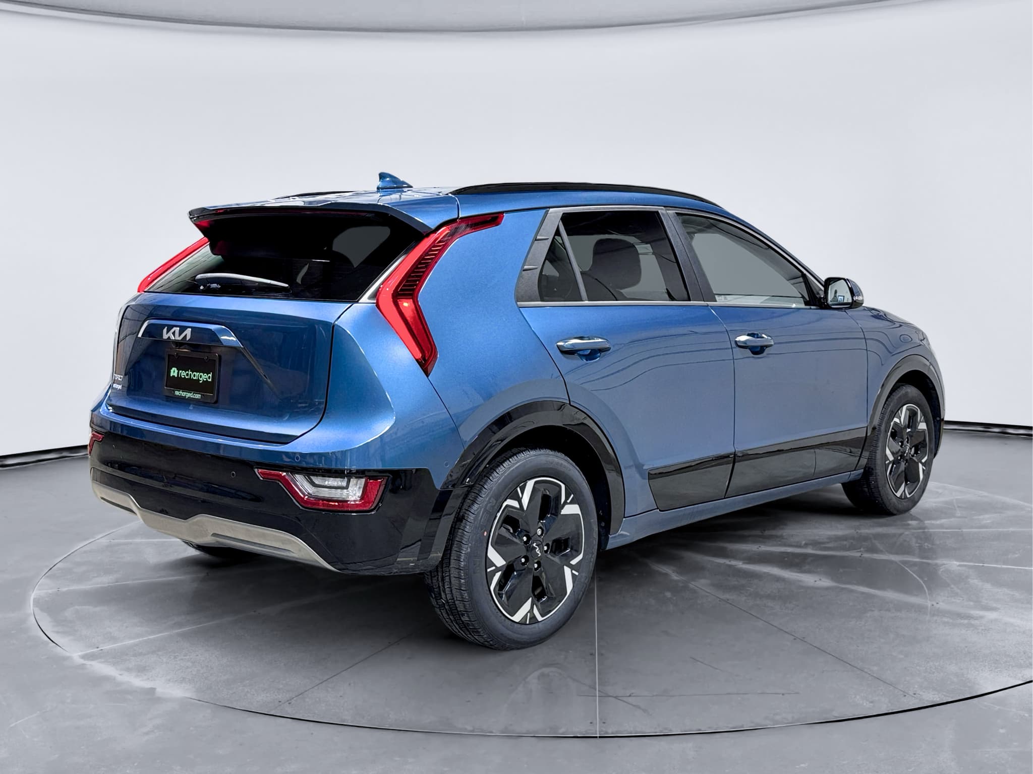 2023 Kia Niro EV view 3