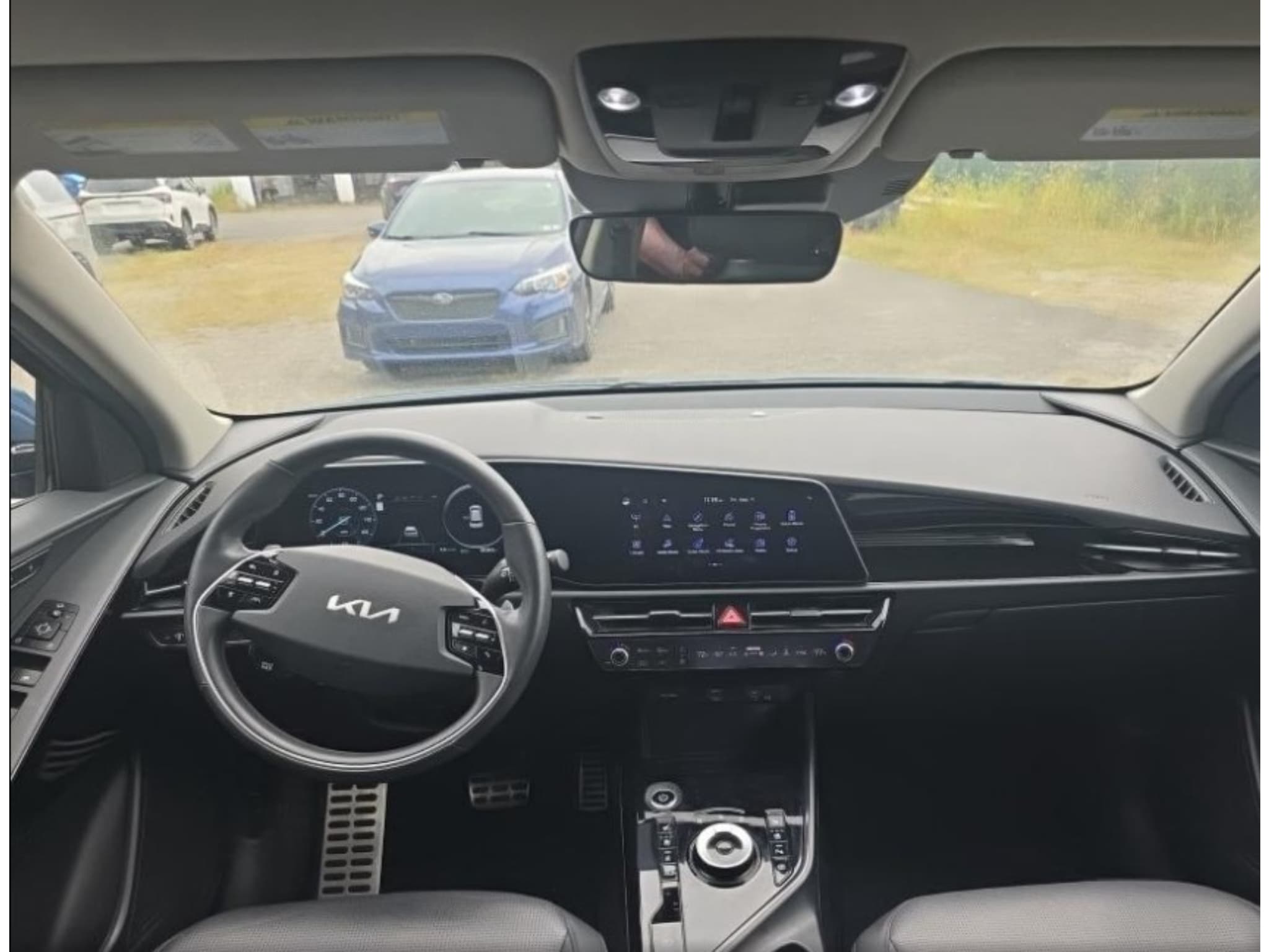 2023 Kia Niro EV view 4