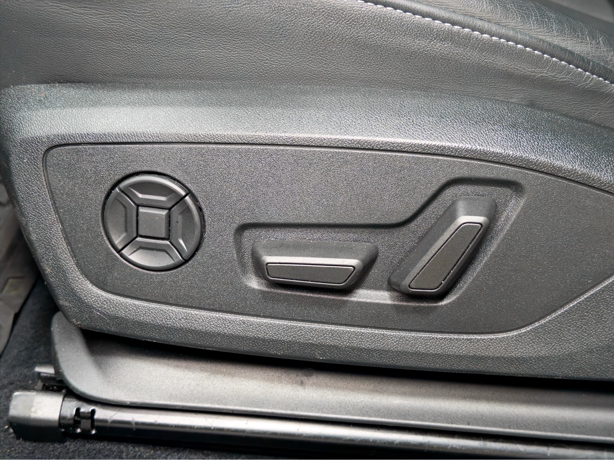 2023 Audi Q4 e-tron view 7