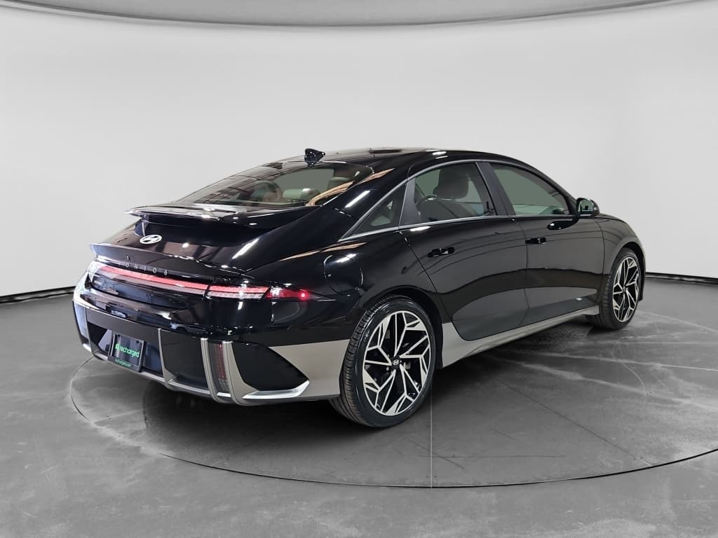 2024 Hyundai IONIQ 6 view 3