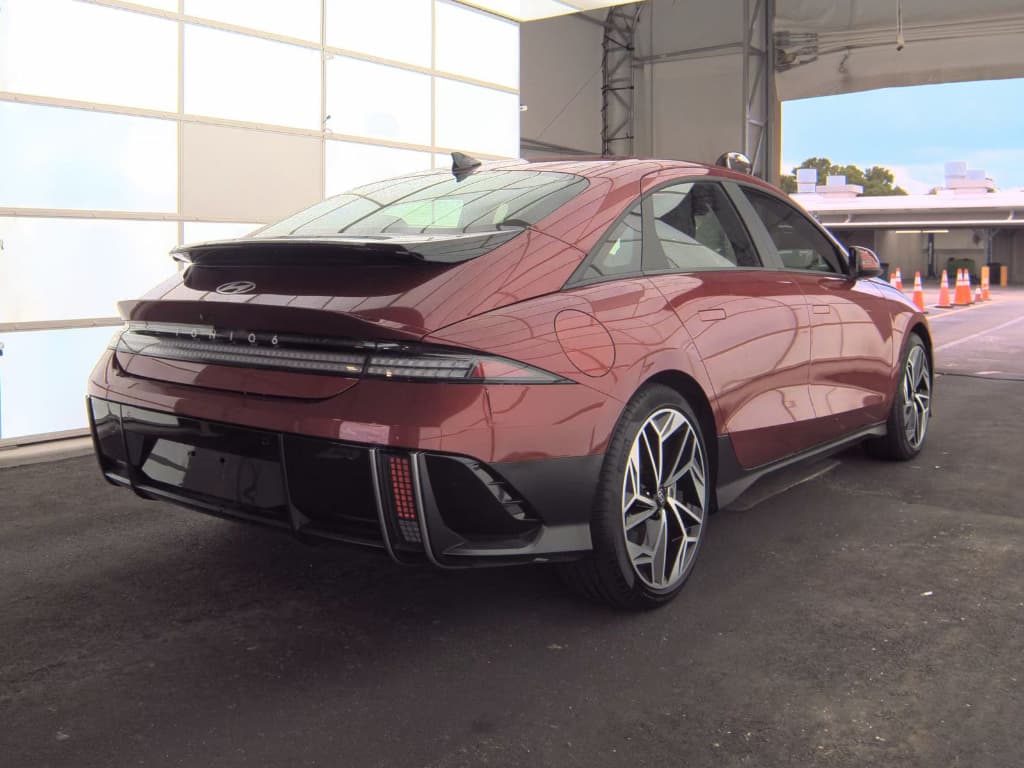 2024 Hyundai IONIQ 6 view 3