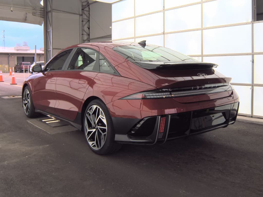 2024 Hyundai IONIQ 6 view 4