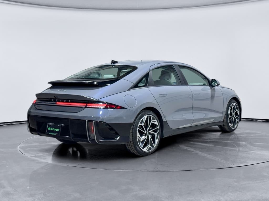 2024 Hyundai IONIQ 6 view 3