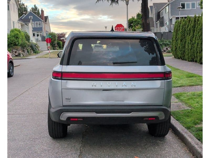 2025 Rivian R1S view 4