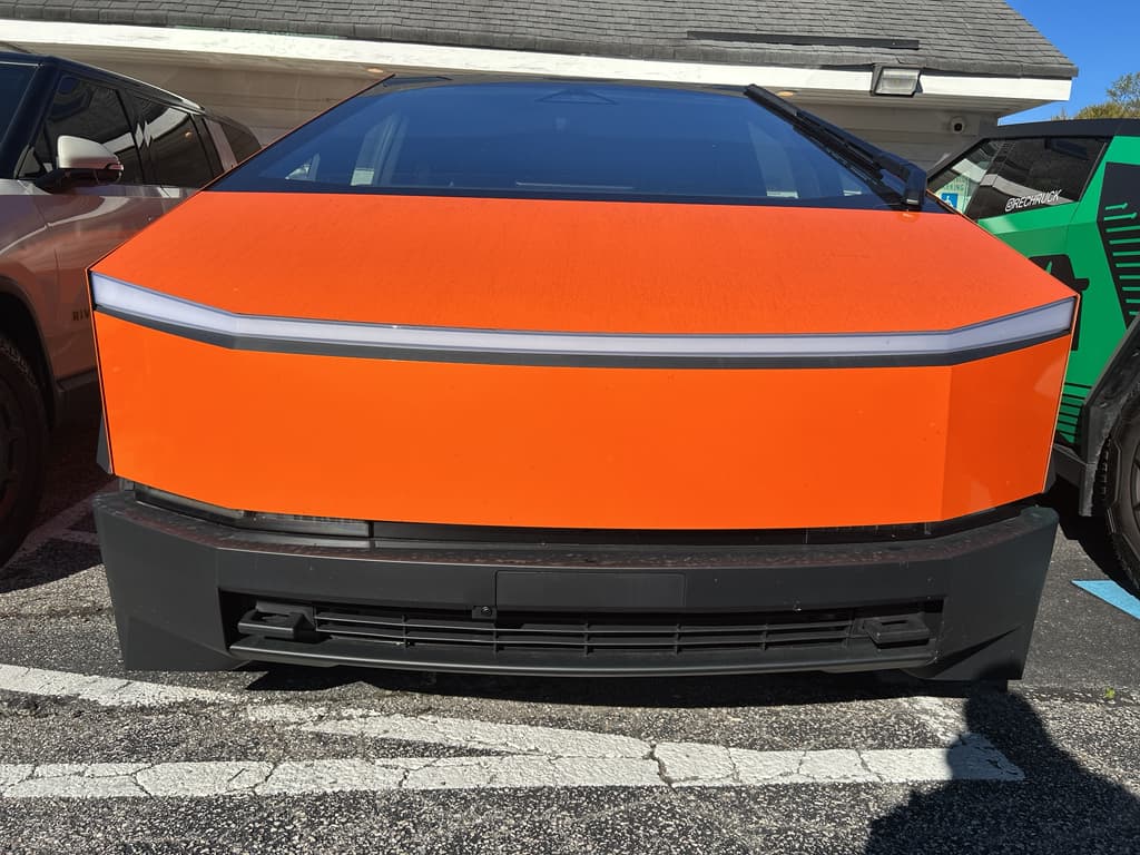 2025 Tesla Cybertruck view 1