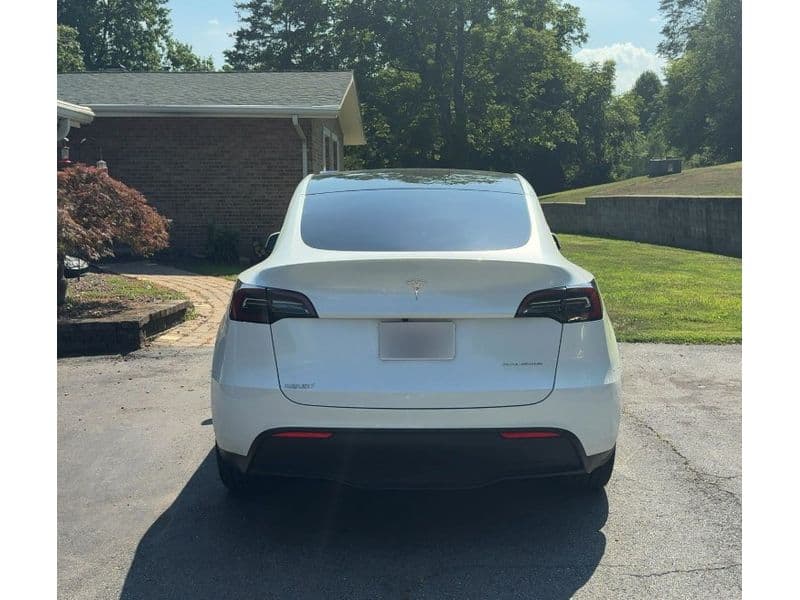 2023 Tesla Model Y view 4