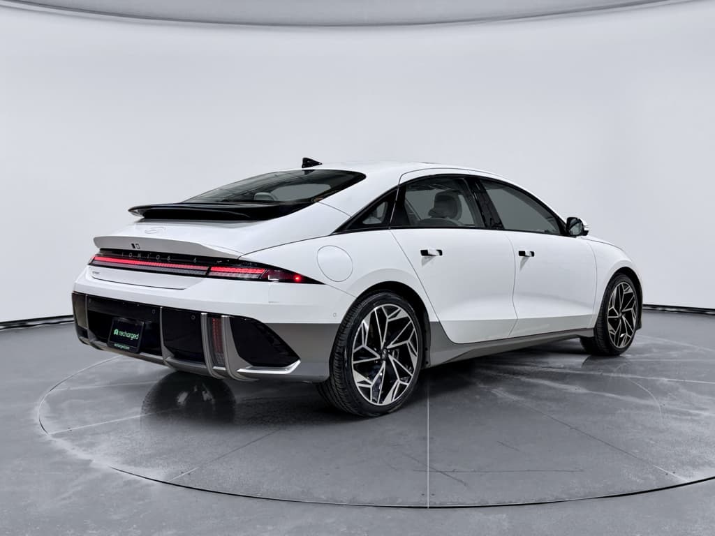 2024 Hyundai IONIQ 6 view 3