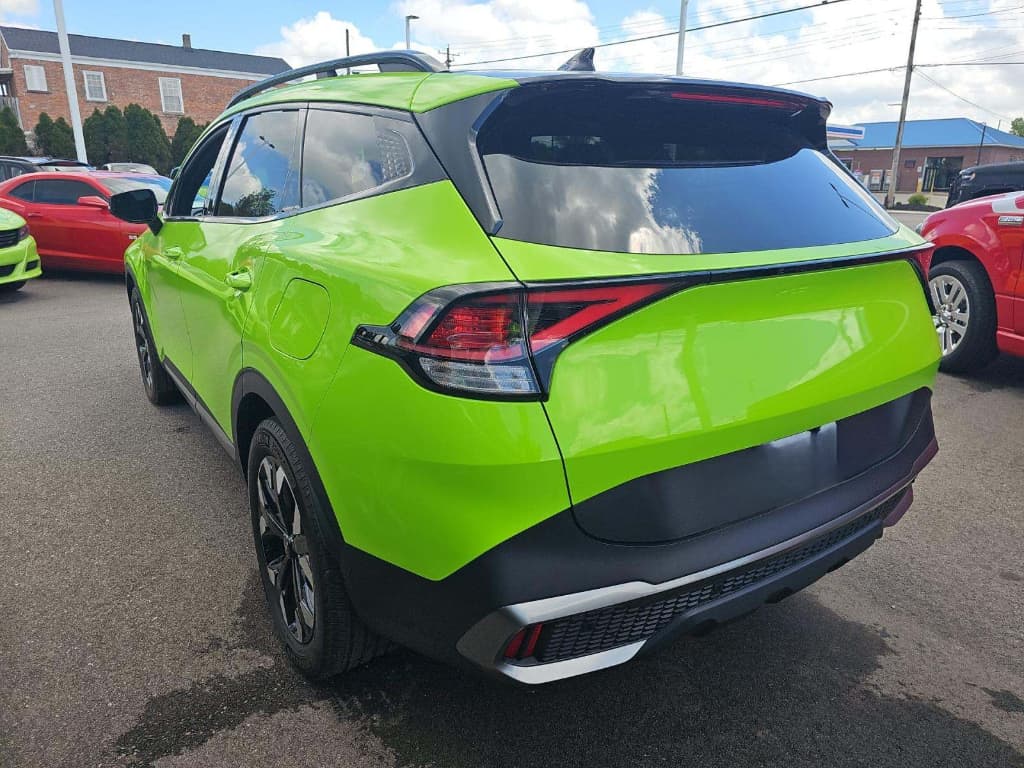 2023 Kia Sportage PHEV view 2