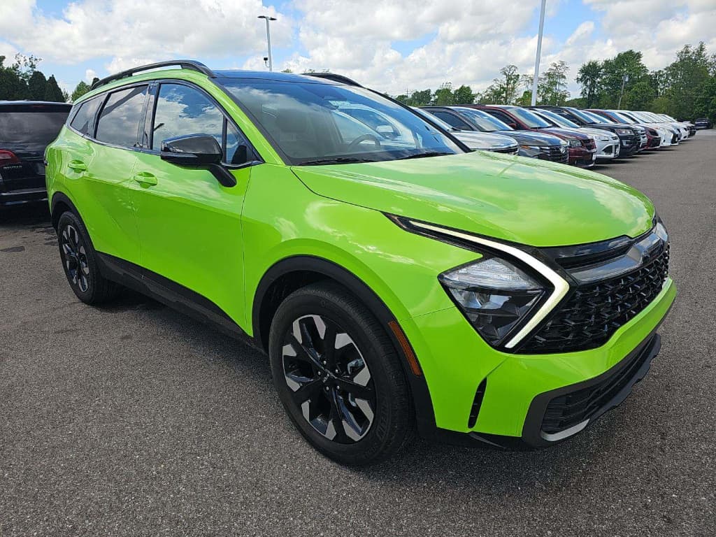 2023 Kia Sportage PHEV view 4