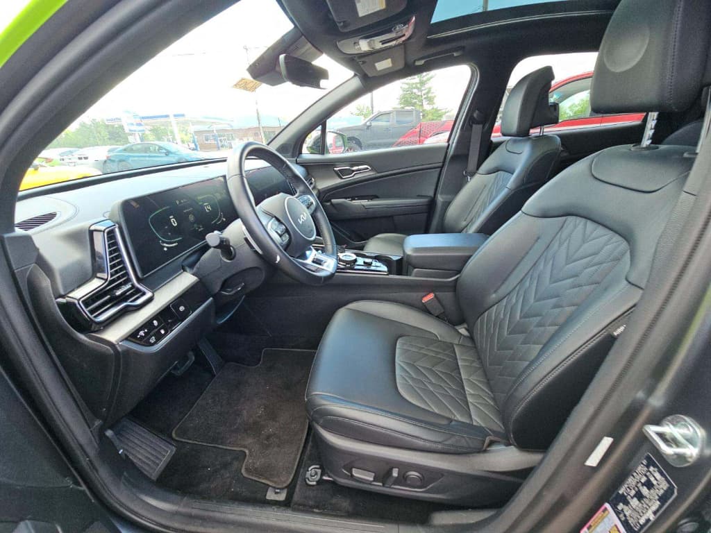 2023 Kia Sportage PHEV view 5