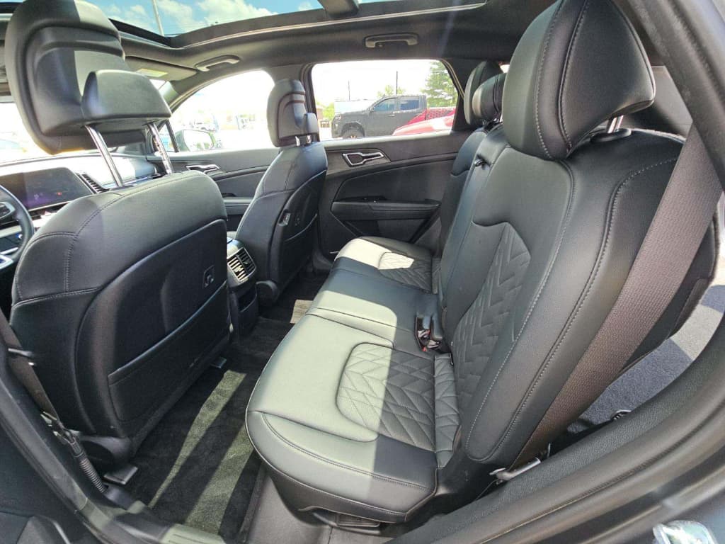 2023 Kia Sportage PHEV view 6