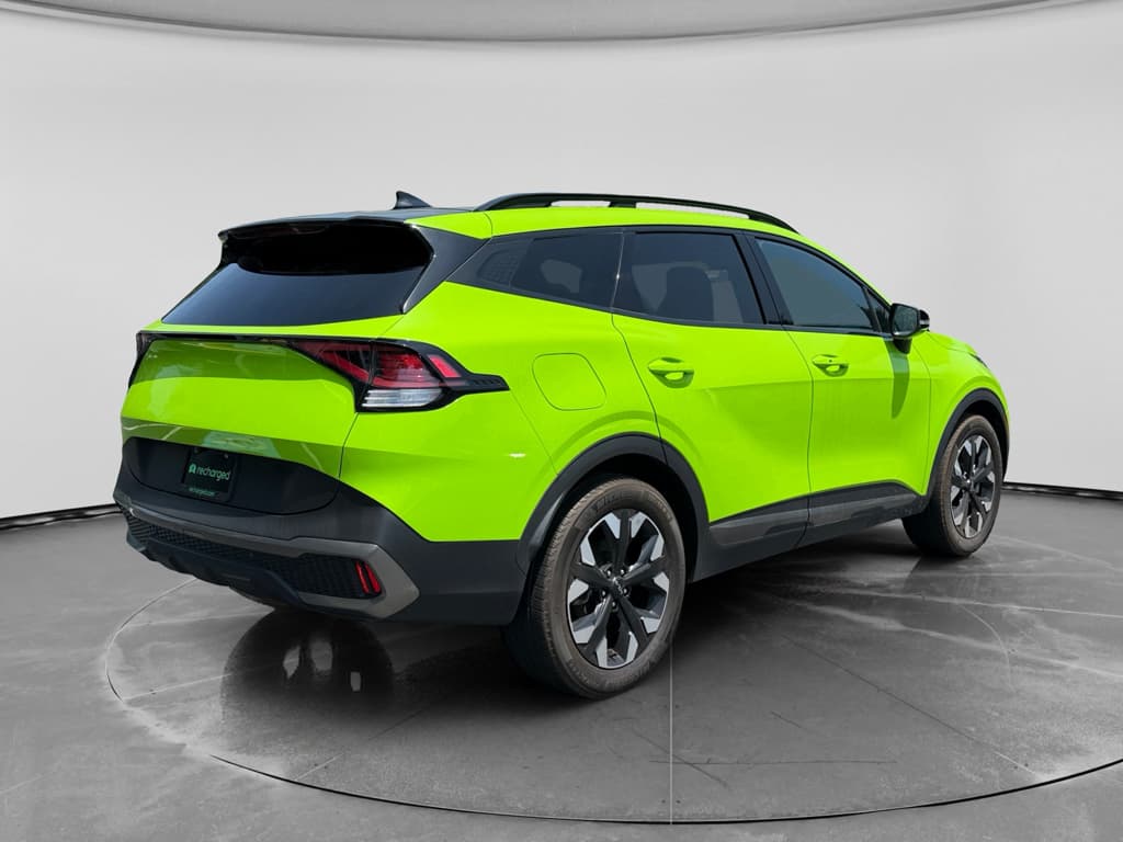 2023 Kia Sportage PHEV view 2