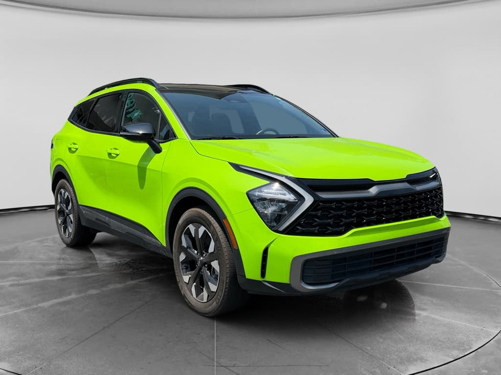2023 Kia Sportage PHEV view 3