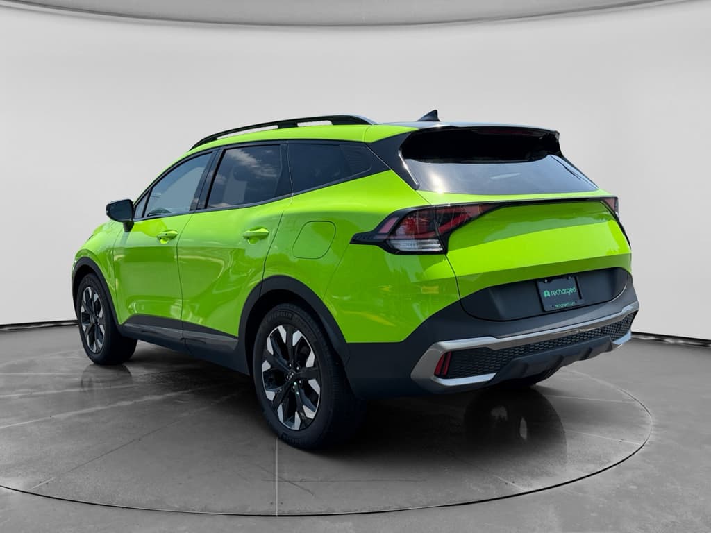 2023 Kia Sportage PHEV view 4