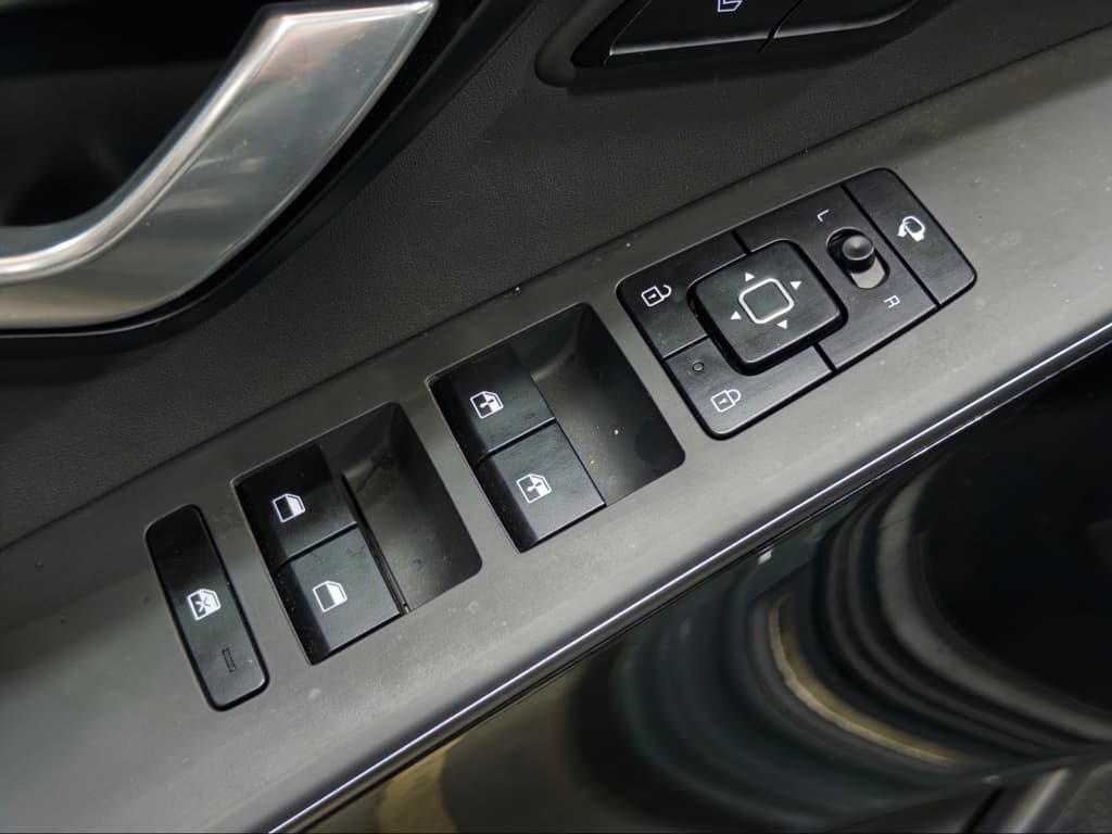 2023 Kia Niro EV view 7