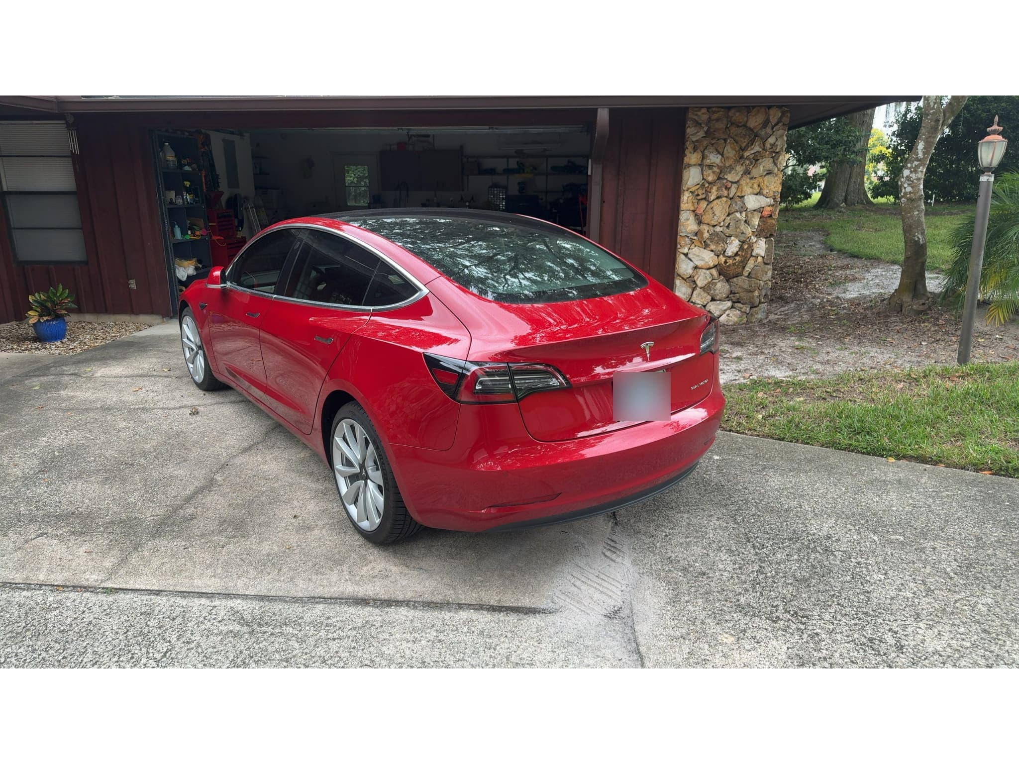 2018 Tesla Model 3 view 3