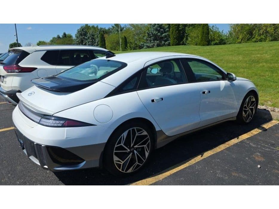 2024 Hyundai IONIQ 6 view 3